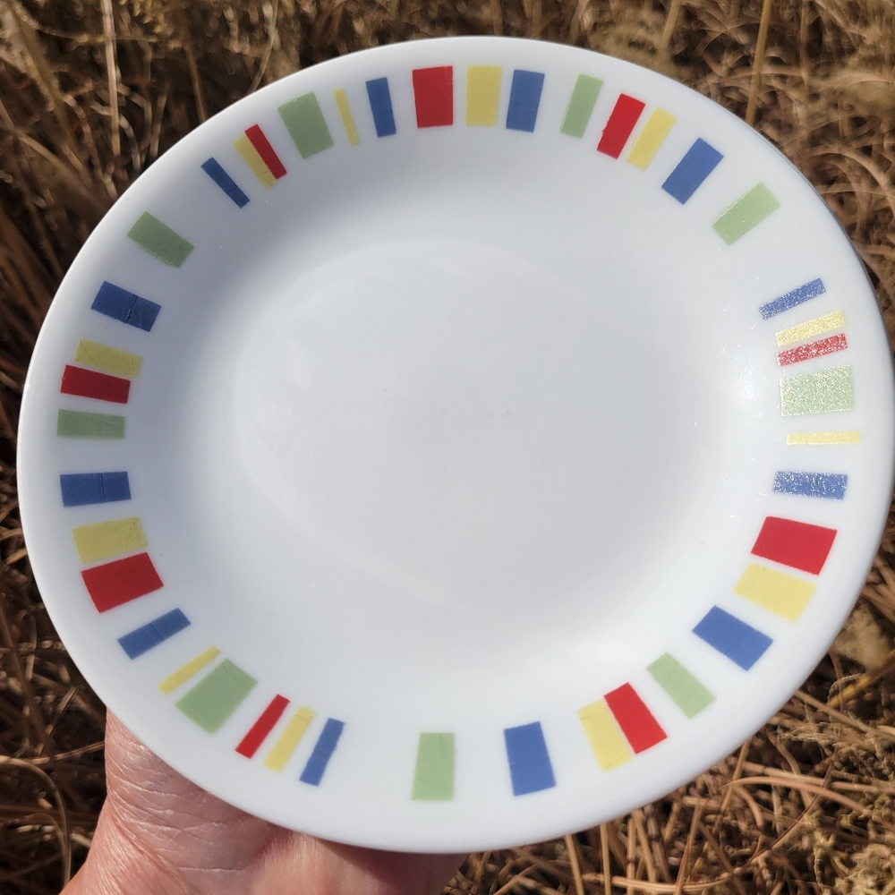 Corelle by Corning Memphis Pattern 4 Bread & Butter Plates Color Block Retired - Picture 2 of 15